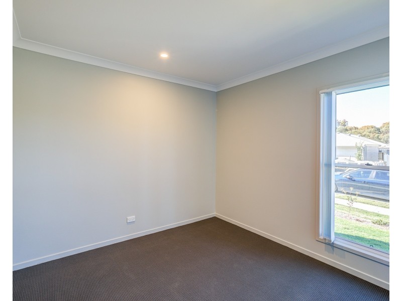 6 Raven Court, Park Ridge QLD 4125