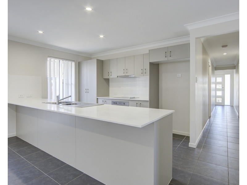 6 Hillsborough Place, Pimpama QLD 4209