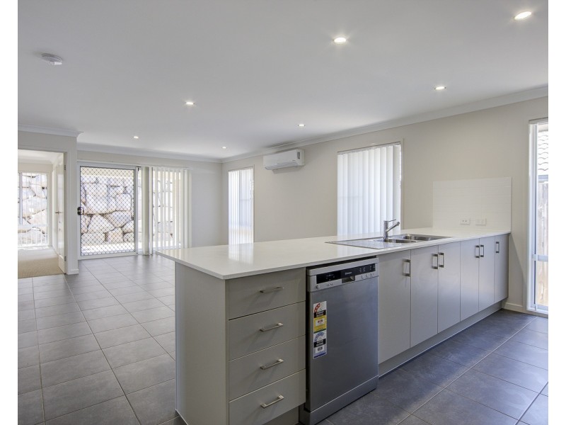 6 Hillsborough Place, Pimpama QLD 4209