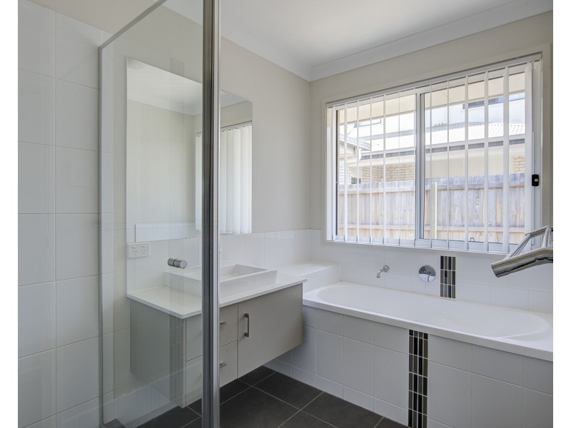 6 Hillsborough Place, Pimpama QLD 4209