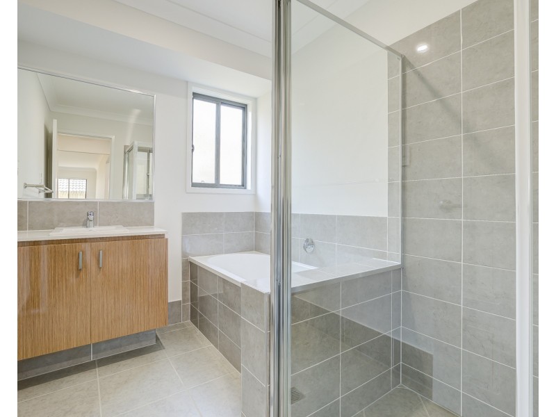 8 Mount Morgan Place, Ormeau QLD 4208