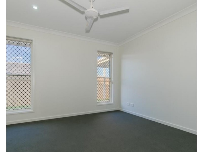 37 Nightshade Crescent, Pimpama QLD 4209