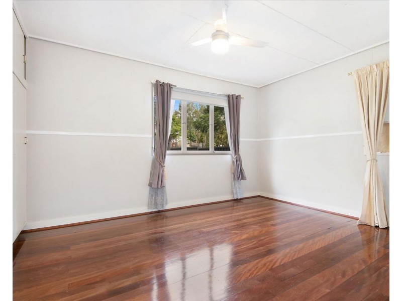 302 Bennetts Road, Norman Park QLD 4170