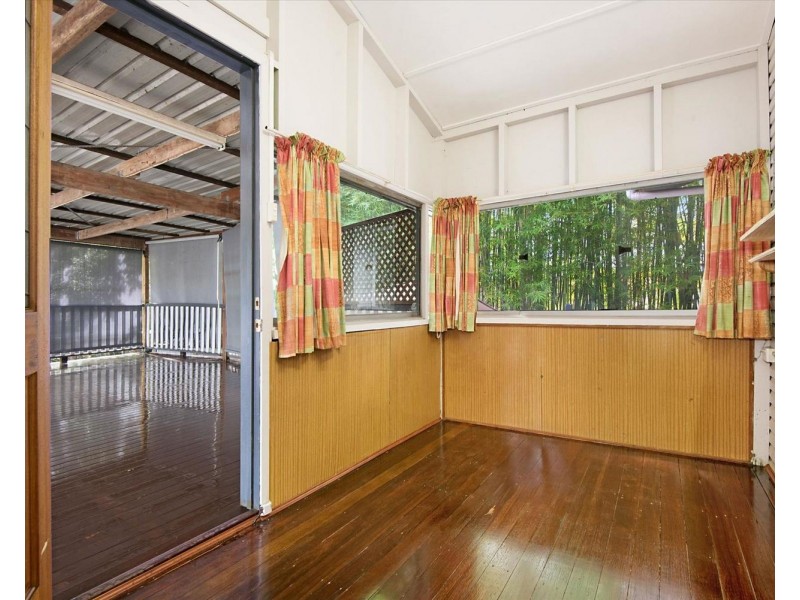 302 Bennetts Road, Norman Park QLD 4170