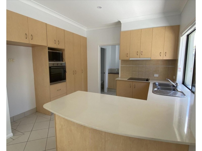 5a Mal Burke Street, Southport QLD 4215