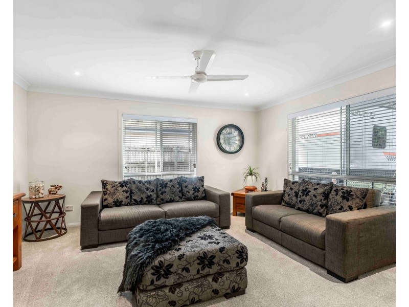 12 Gloria Parade, Redland Bay QLD 4165