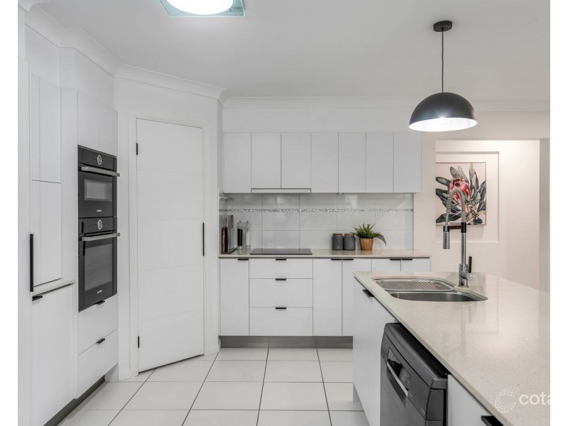 12 Gloria Parade, Redland Bay QLD 4165