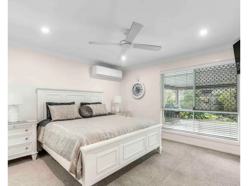 12 Gloria Parade, Redland Bay QLD 4165