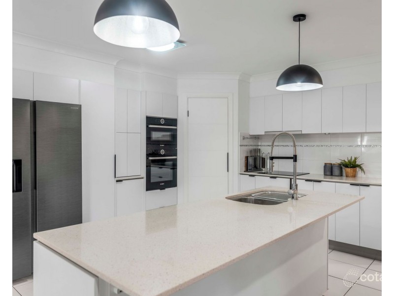 12 Gloria Parade, Redland Bay QLD 4165
