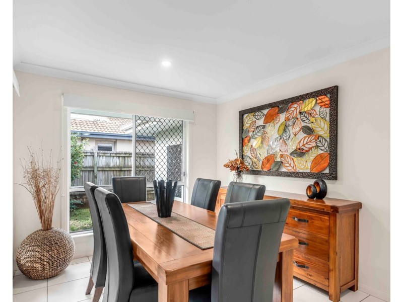 12 Gloria Parade, Redland Bay QLD 4165