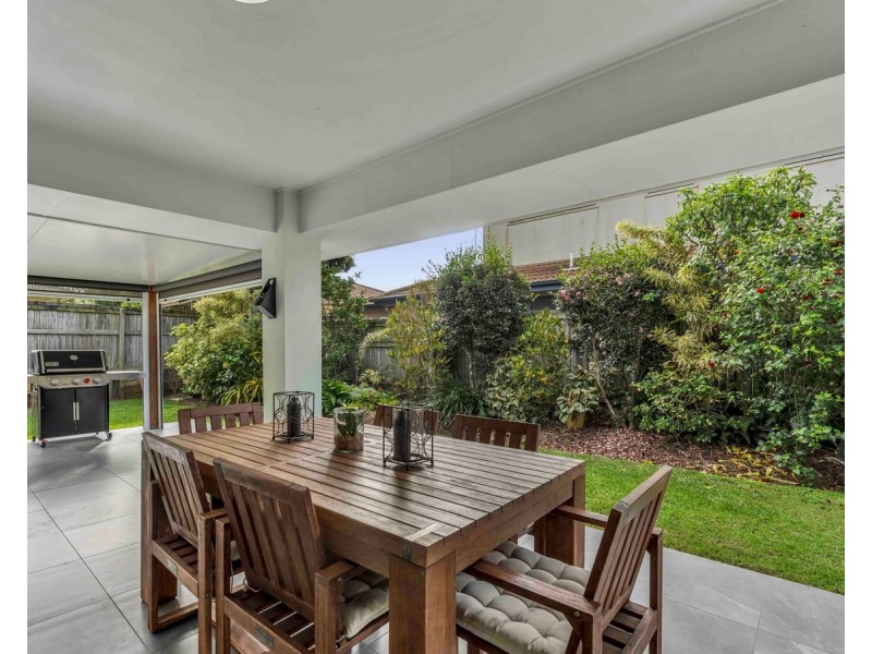 12 Gloria Parade, Redland Bay QLD 4165