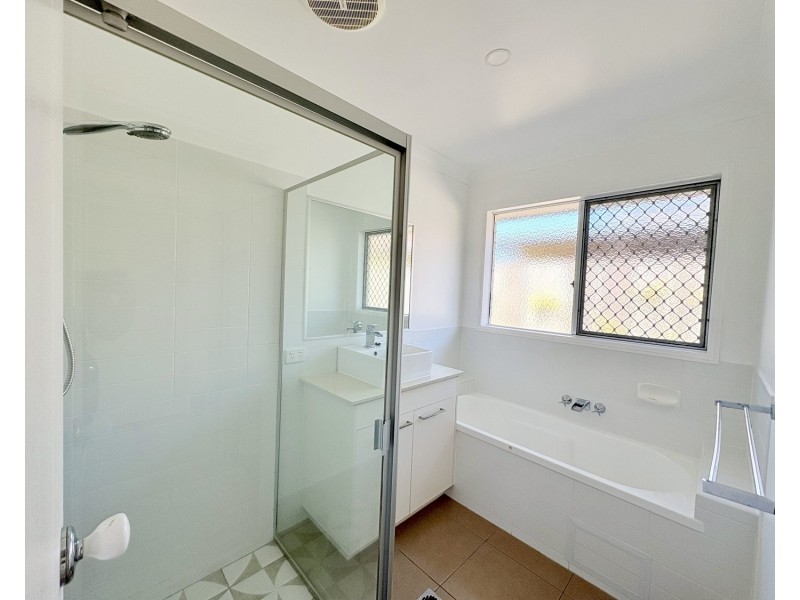 12 Arragan Court, Pacific Pines QLD 4211