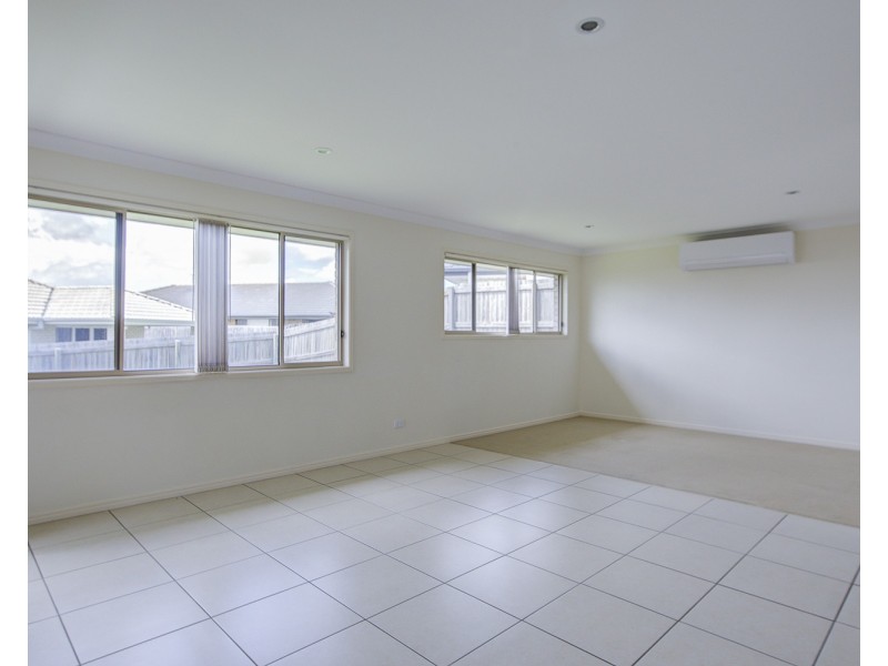 10 Charles Avenue, Pimpama QLD 4209