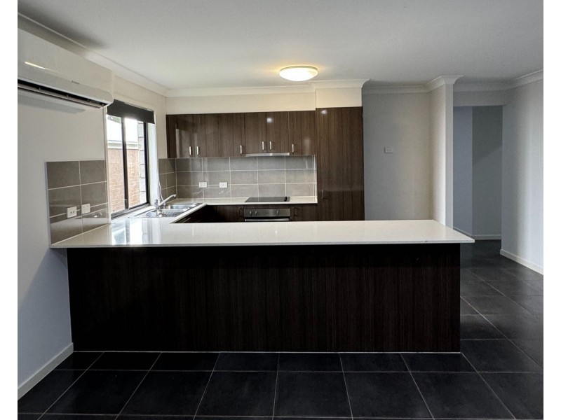 22 Milbrook Crescent, Pimpama QLD 4209