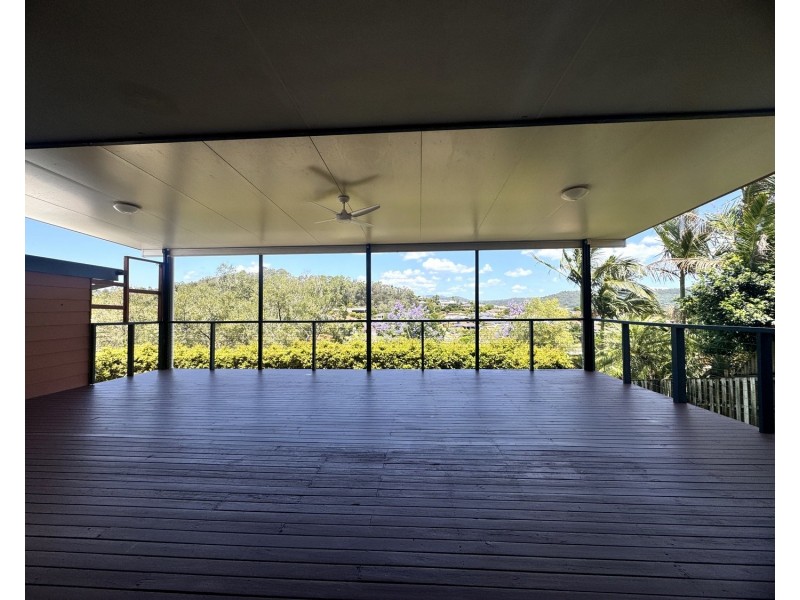 27 Manra Way, Pacific Pines QLD 4211