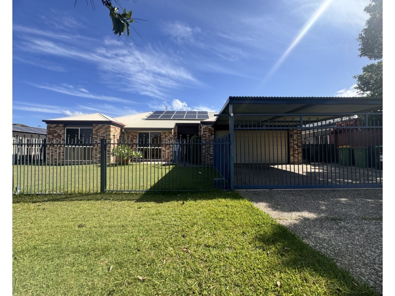 27 Manra Way, Pacific Pines QLD 4211