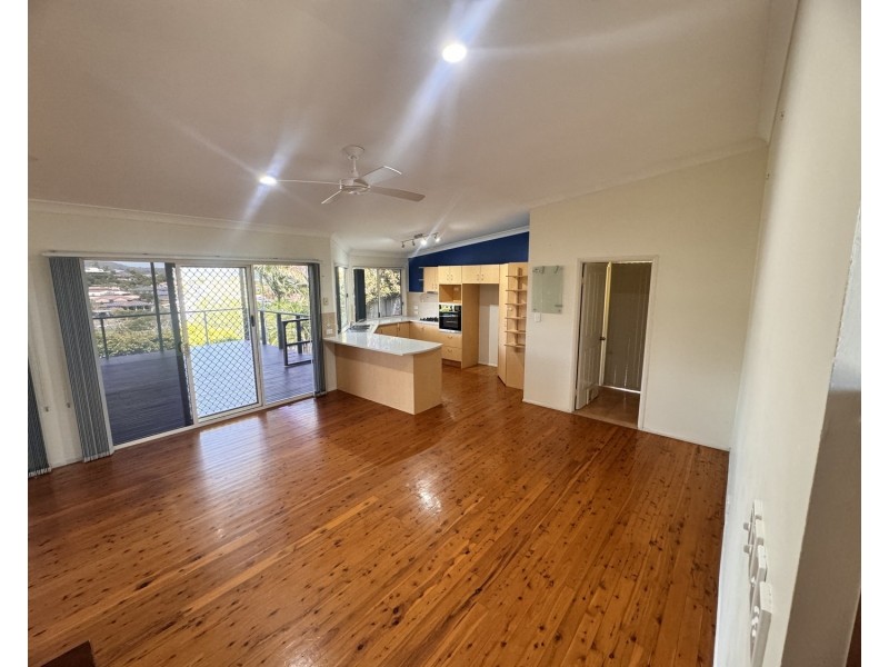 27 Manra Way, Pacific Pines QLD 4211