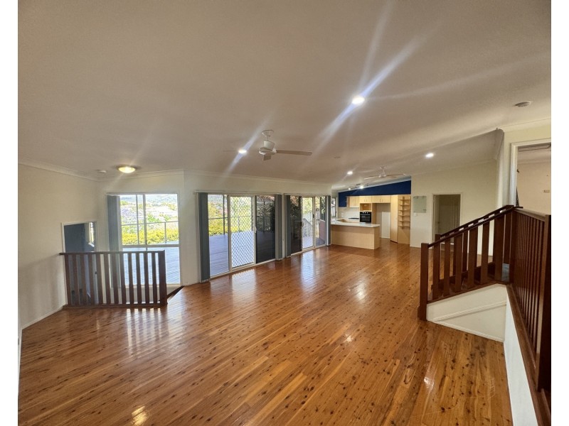 27 Manra Way, Pacific Pines QLD 4211