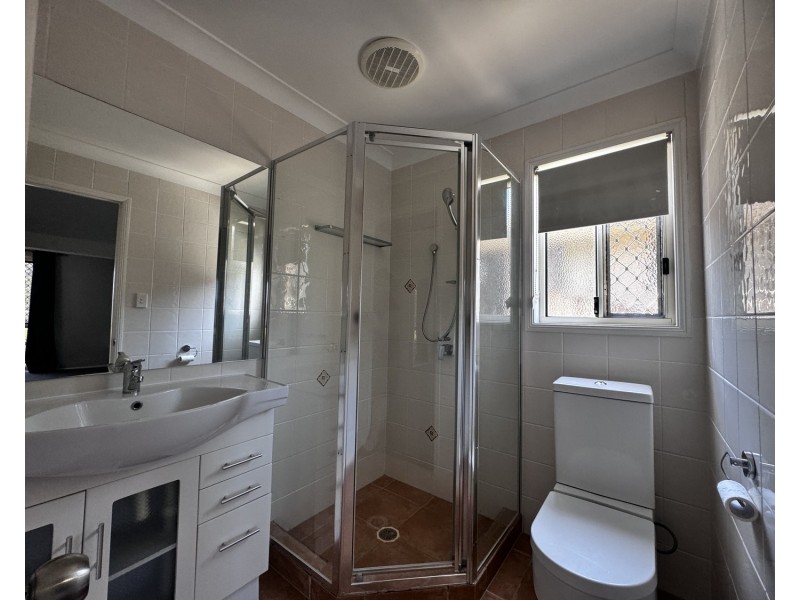 27 Manra Way, Pacific Pines QLD 4211