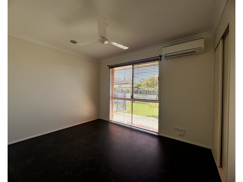 27 Manra Way, Pacific Pines QLD 4211