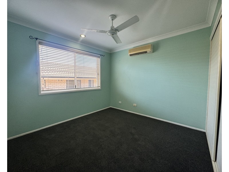 27 Manra Way, Pacific Pines QLD 4211