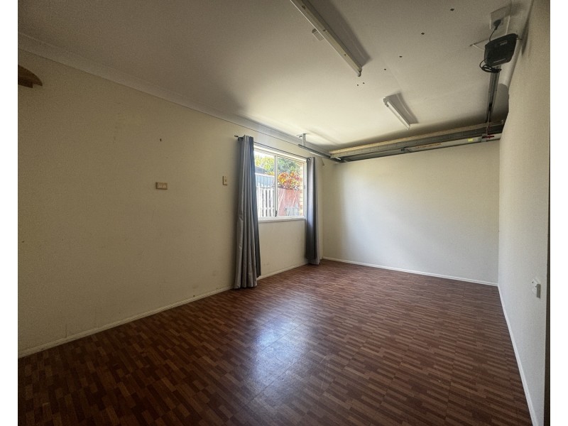 27 Manra Way, Pacific Pines QLD 4211