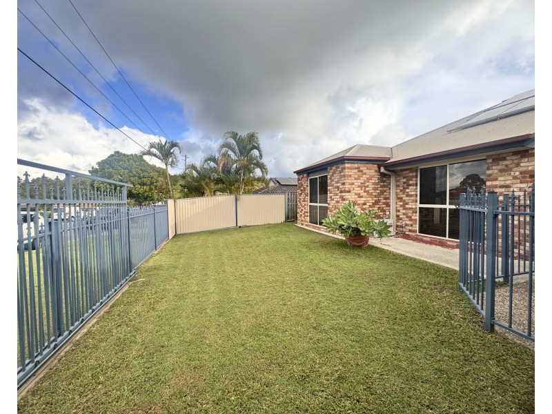 27 Manra Way, Pacific Pines QLD 4211