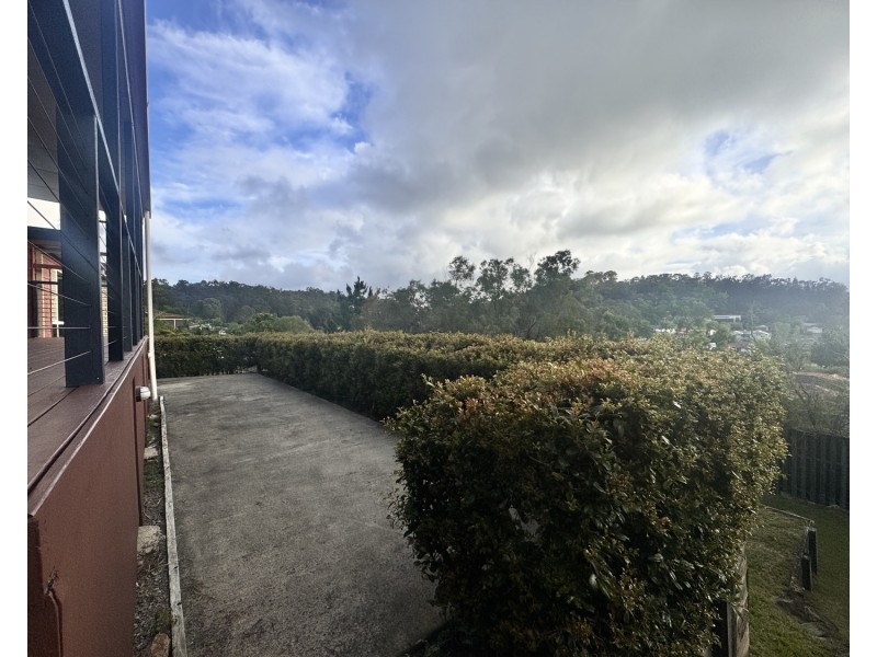 27 Manra Way, Pacific Pines QLD 4211