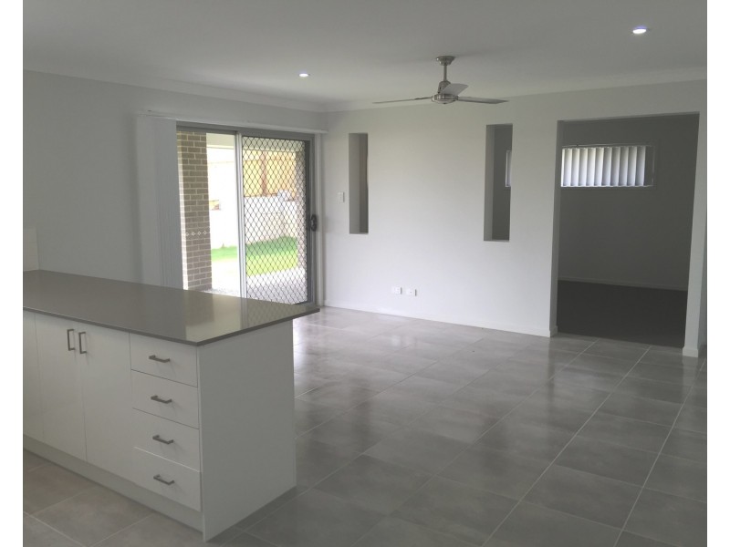 3 Sunstone Avenue, Pimpama QLD 4209