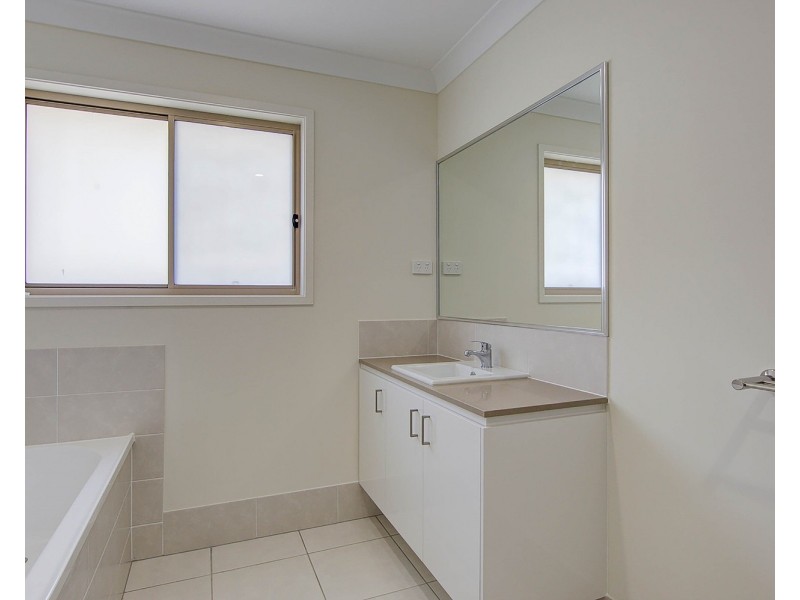 16 Steves Way, Coomera QLD 4209