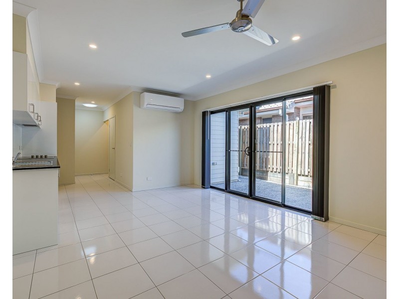 2/5 Merino Street, Park Ridge QLD 4125