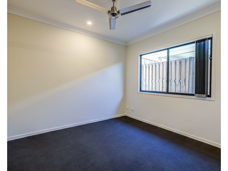 2/5 Merino Street, Park Ridge QLD 4125