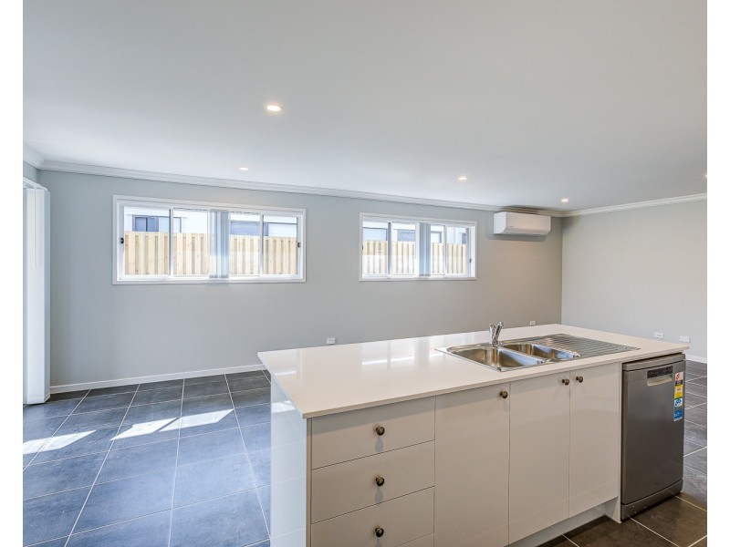 16 Aspen Circuit, Logan Reserve QLD 4133