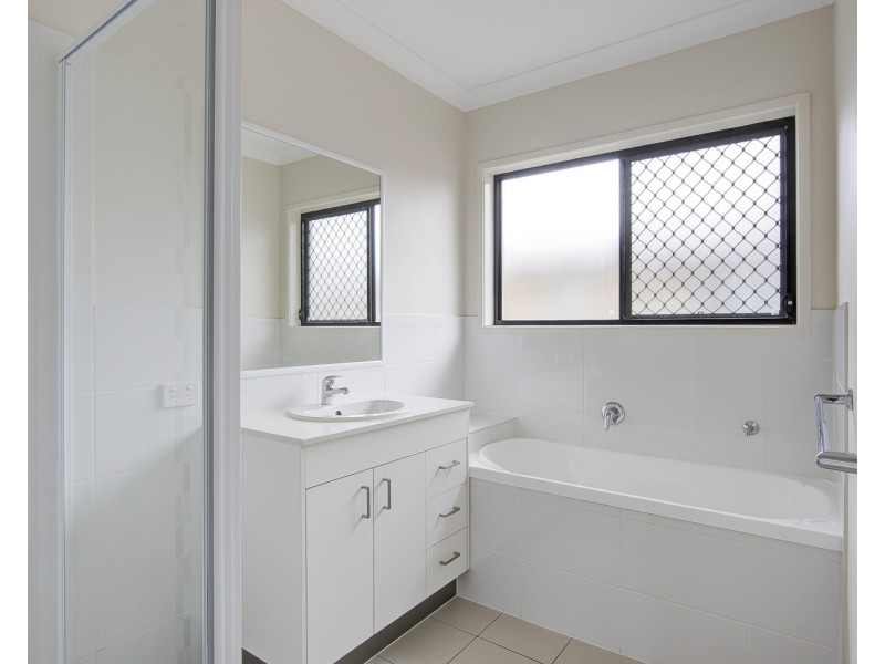 45 Macintyre Parade, Pacific Pines QLD 4211