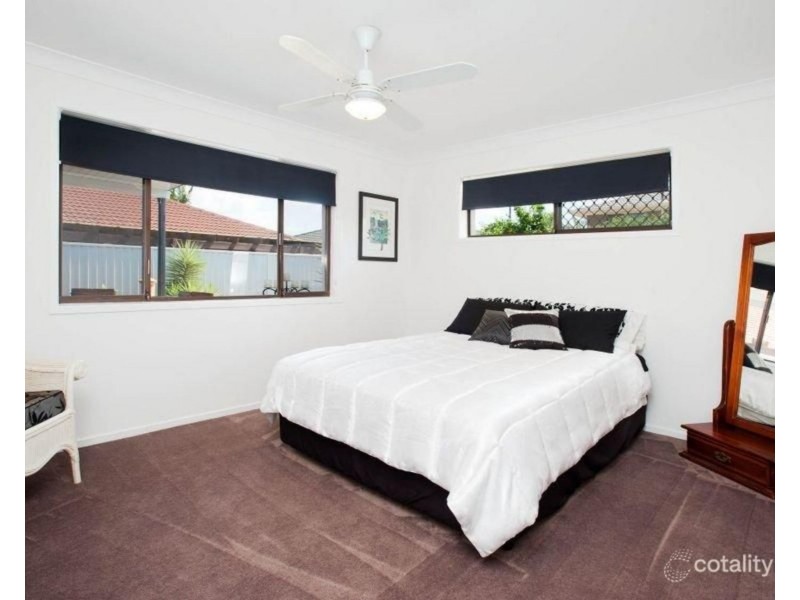 13 Robin Avenue, Paradise Point QLD 4216