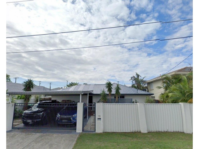 13 Robin Avenue, Paradise Point QLD 4216