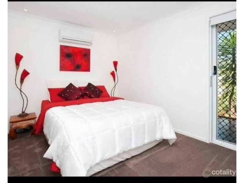 13 Robin Avenue, Paradise Point QLD 4216