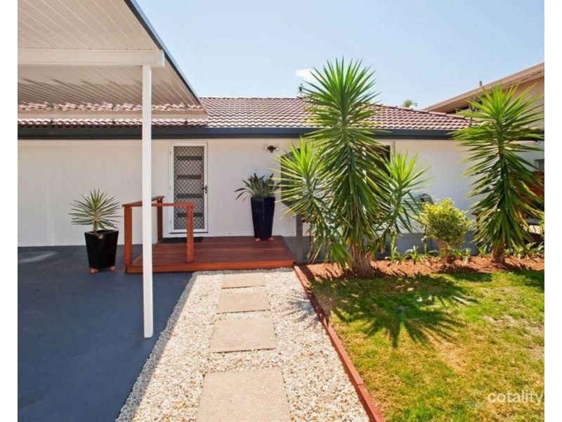 13 Robin Avenue, Paradise Point QLD 4216