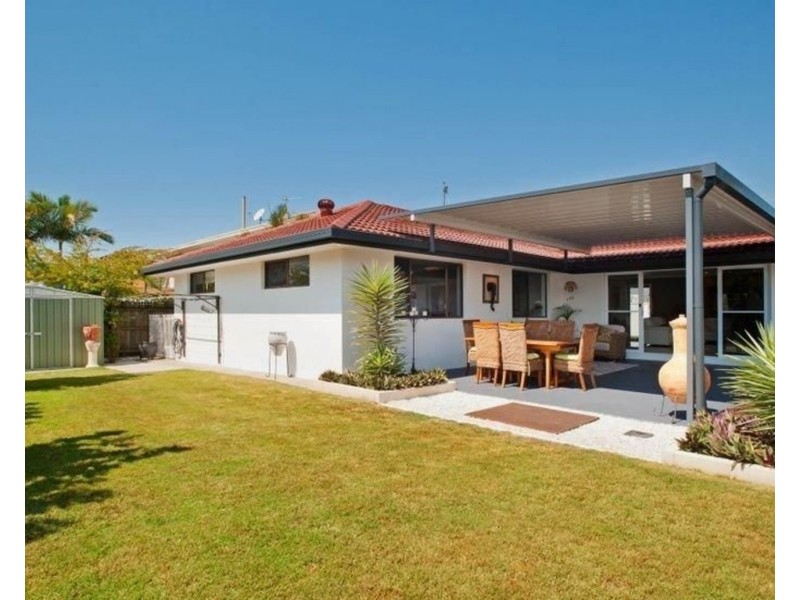 13 Robin Avenue, Paradise Point QLD 4216