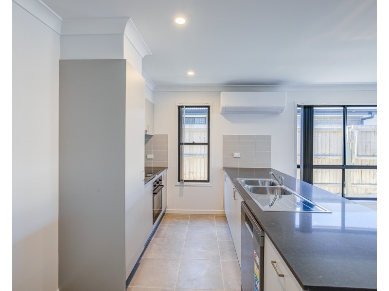 21 Raven Court, Park Ridge QLD 4125