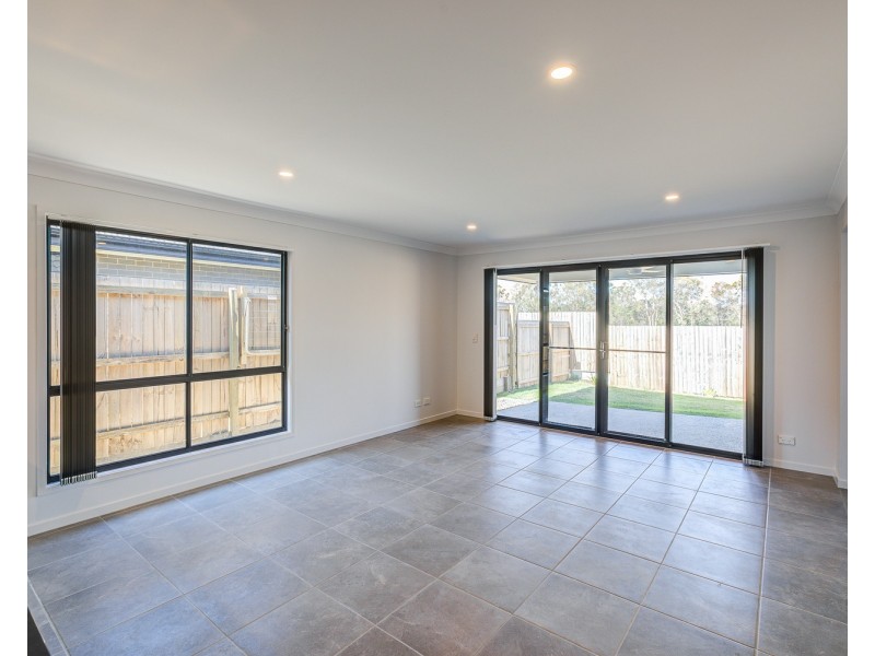 21 Raven Court, Park Ridge QLD 4125