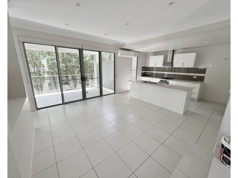 37B Diamantina Crescent, Pacific Pines QLD 4211