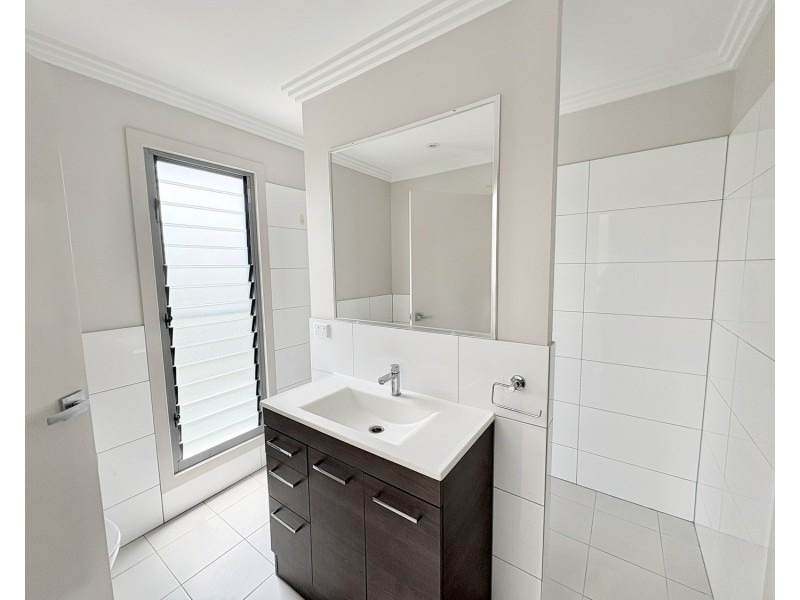 37B Diamantina Crescent, Pacific Pines QLD 4211