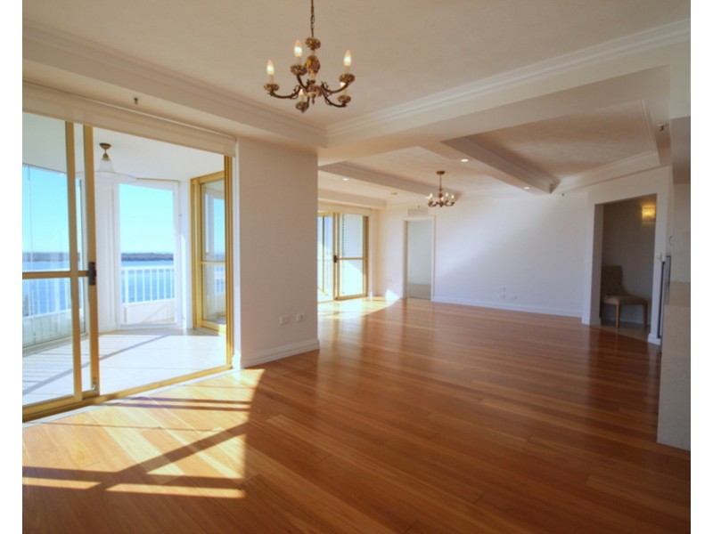 21/19 Oatland Esplanade, Runaway Bay QLD 4216