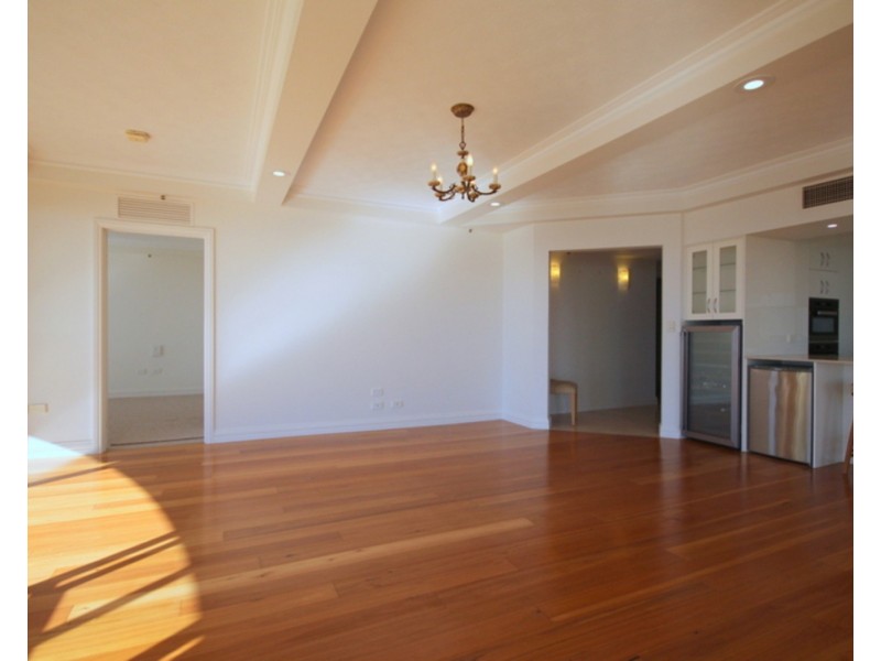 21/19 Oatland Esplanade, Runaway Bay QLD 4216