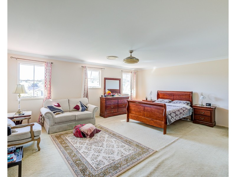 80 Wunburra Circle, Pacific Pines QLD 4211