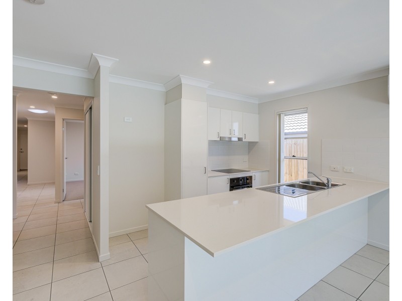 24 Raven Court, Park Ridge QLD 4125