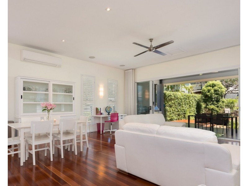 44 Dutton Street, Hawthorne QLD 4171