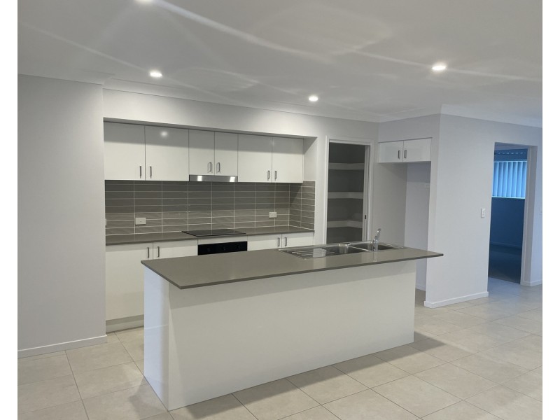 34 Raven Court, Park Ridge QLD 4125