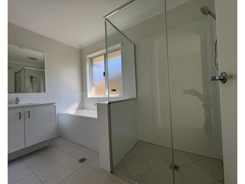 38 Raven Court, Park Ridge QLD 4125